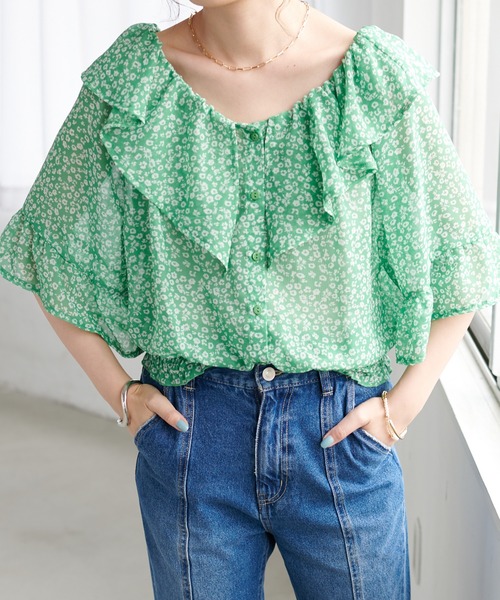 DISCOAT（ディスコート）の「小花柄2WAYオフショルブラウス（シャツ/ブラウス・レディース・ブラック/ベージュ/レッド/グリーン・FREE）」の3枚目の写真