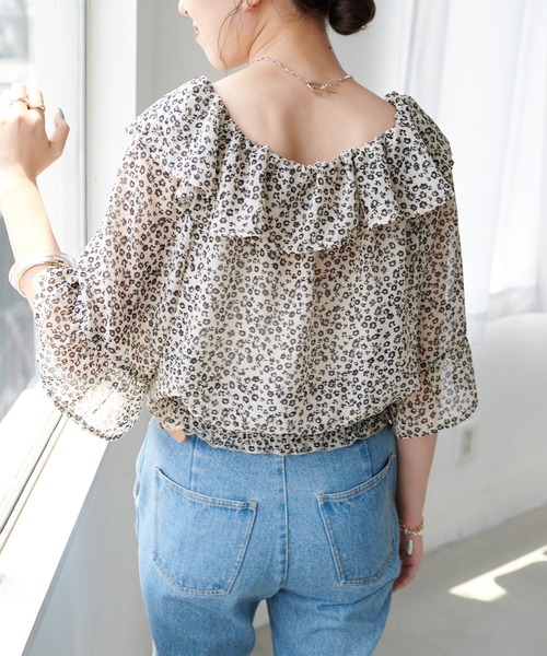 DISCOAT（ディスコート）の「小花柄2WAYオフショルブラウス（シャツ/ブラウス・レディース・ブラック/ベージュ/レッド/グリーン・FREE）」の16枚目の写真