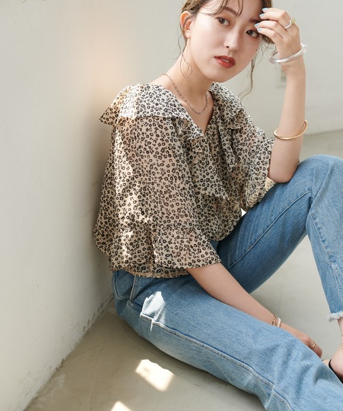 DISCOAT（ディスコート）の「小花柄2WAYオフショルブラウス（シャツ/ブラウス・レディース・ブラック/ベージュ/レッド/グリーン・FREE）」の22枚目の写真