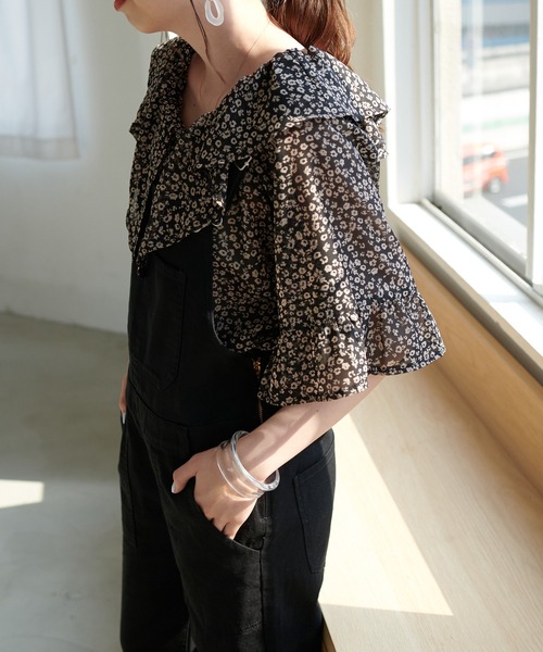 DISCOAT（ディスコート）の「小花柄2WAYオフショルブラウス（シャツ/ブラウス・レディース・ブラック/ベージュ/レッド/グリーン・FREE）」の9枚目の写真