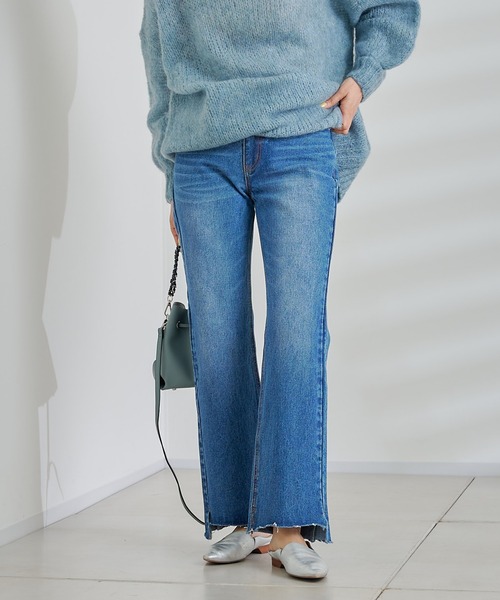 DouDou（ドゥドゥ）の「スリットフレアデニム（デニムパンツ・レディース・ブラック/ブルー・36/38）」の2枚目の写真