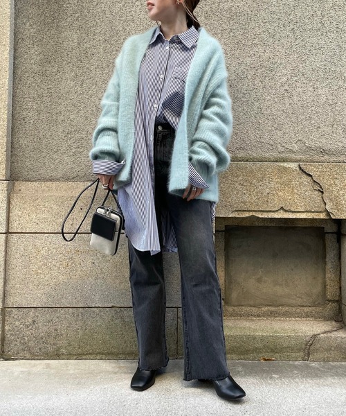 DouDou（ドゥドゥ）の「スリットフレアデニム（デニムパンツ・レディース・ブラック/ブルー・36/38）」の4枚目の写真