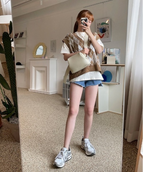 chuu（チュー）の「CHUU ロビンダイアニットベスト（ベスト・レディース・ブラウン/ブラック・FREE）」の17枚目の写真