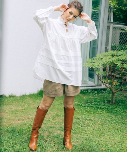 haco!（ハコ）の「【スザンヌさんコラボ】ほどよい甘さをミックスした 大人の可愛げリボンブラウス by LOVE&PEACE PROJECT（シャツ/ブラウス・レディース・キャメル/オフホワイト・LARGE/X-LARGE/MEDIUM/SMALL）」の15枚目の写真