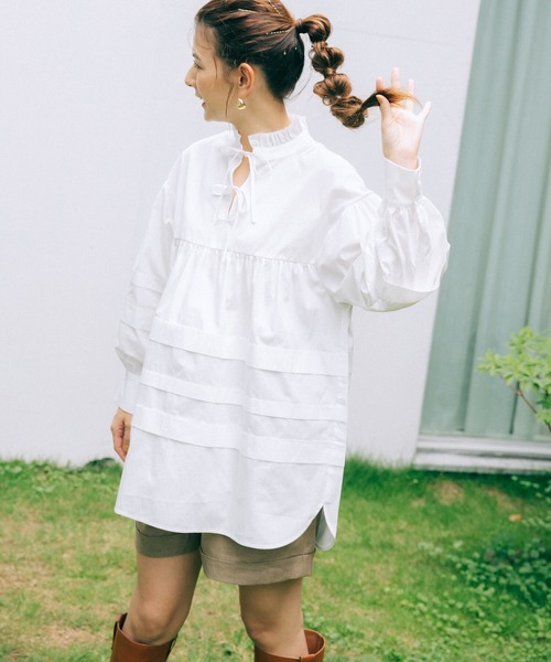 haco!（ハコ）の「【スザンヌさんコラボ】ほどよい甘さをミックスした 大人の可愛げリボンブラウス by LOVE&PEACE PROJECT（シャツ/ブラウス・レディース・キャメル/オフホワイト・LARGE/X-LARGE/MEDIUM/SMALL）」の11枚目の写真