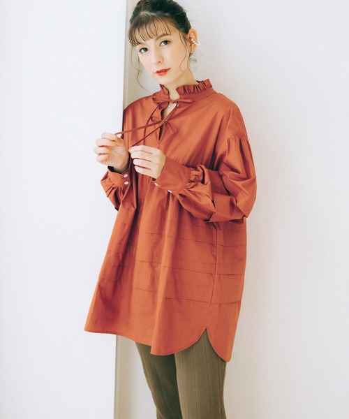 haco!（ハコ）の「【スザンヌさんコラボ】ほどよい甘さをミックスした 大人の可愛げリボンブラウス by LOVE&PEACE PROJECT（シャツ/ブラウス・レディース・キャメル/オフホワイト・LARGE/X-LARGE/MEDIUM/SMALL）」の14枚目の写真