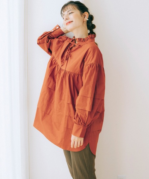 haco!（ハコ）の「【スザンヌさんコラボ】ほどよい甘さをミックスした 大人の可愛げリボンブラウス by LOVE&PEACE PROJECT（シャツ/ブラウス・レディース・キャメル/オフホワイト・LARGE/X-LARGE/MEDIUM/SMALL）」の10枚目の写真