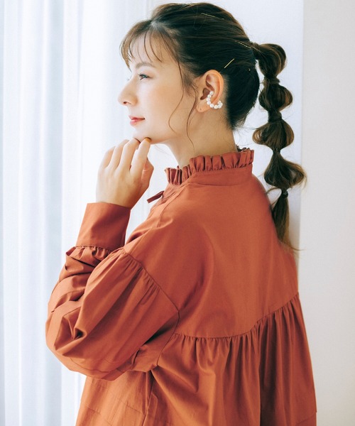 haco!（ハコ）の「【スザンヌさんコラボ】ほどよい甘さをミックスした 大人の可愛げリボンブラウス by LOVE&PEACE PROJECT（シャツ/ブラウス・レディース・キャメル/オフホワイト・LARGE/X-LARGE/MEDIUM/SMALL）」の20枚目の写真