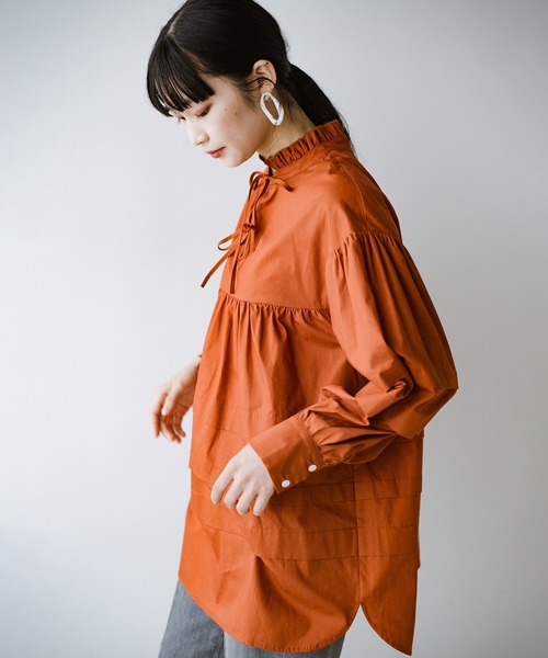 haco!（ハコ）の「【スザンヌさんコラボ】ほどよい甘さをミックスした 大人の可愛げリボンブラウス by LOVE&PEACE PROJECT（シャツ/ブラウス・レディース・キャメル/オフホワイト・LARGE/X-LARGE/MEDIUM/SMALL）」の8枚目の写真