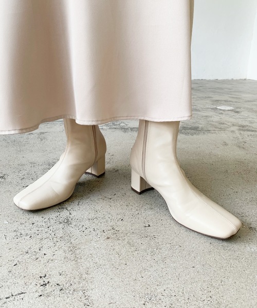 LIAN(リアン)の「スクエアトゥショートブーツ(ブーツ・レディース・ライトブラウン/ブラック/アイボリー・SMALL/LARGE/MEDIUM)」の2枚目の写真