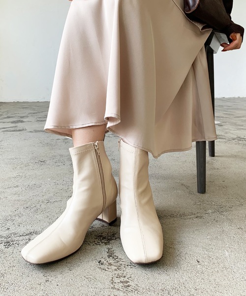 LIAN(リアン)の「スクエアトゥショートブーツ(ブーツ・レディース・ライトブラウン/ブラック/アイボリー・SMALL/LARGE/MEDIUM)」の6枚目の写真