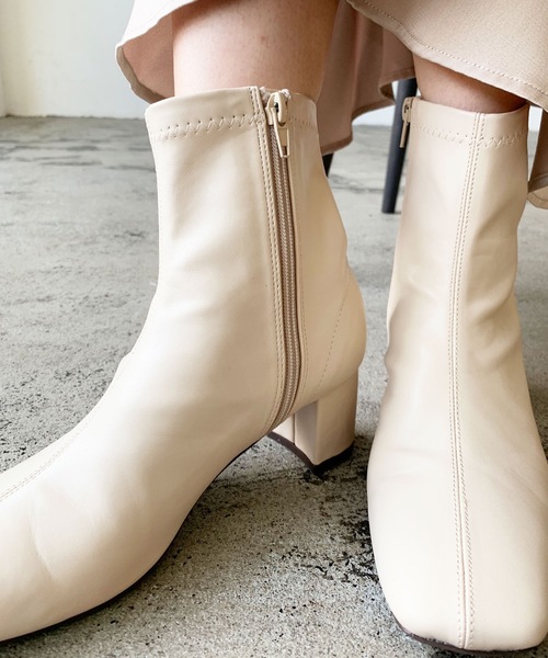 LIAN(リアン)の「スクエアトゥショートブーツ(ブーツ・レディース・ライトブラウン/ブラック/アイボリー・SMALL/LARGE/MEDIUM)」の8枚目の写真