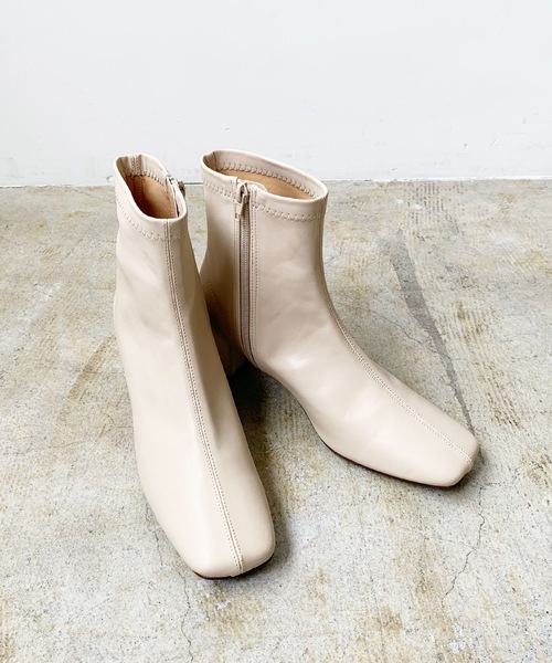 LIAN(リアン)の「スクエアトゥショートブーツ(ブーツ・レディース・ライトブラウン/ブラック/アイボリー・SMALL/LARGE/MEDIUM)」の10枚目の写真