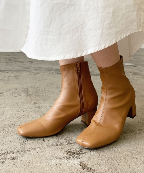 LIAN(リアン)の「スクエアトゥショートブーツ(ブーツ・レディース・ライトブラウン/ブラック/アイボリー・SMALL/LARGE/MEDIUM)」の17枚目の写真