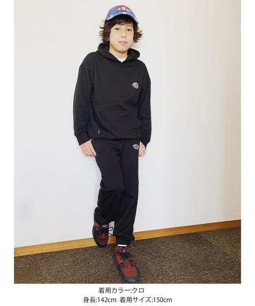 GLAZOS（グラソス）の「[ワイドテーパード]裏毛・刺繍ワッペンパンツ【セットアップ対応】（その他パンツ・キッズ・ブラック/エンジ/グレー・130cm/140cm/150cm/160cm/170cm）」の4枚目の写真