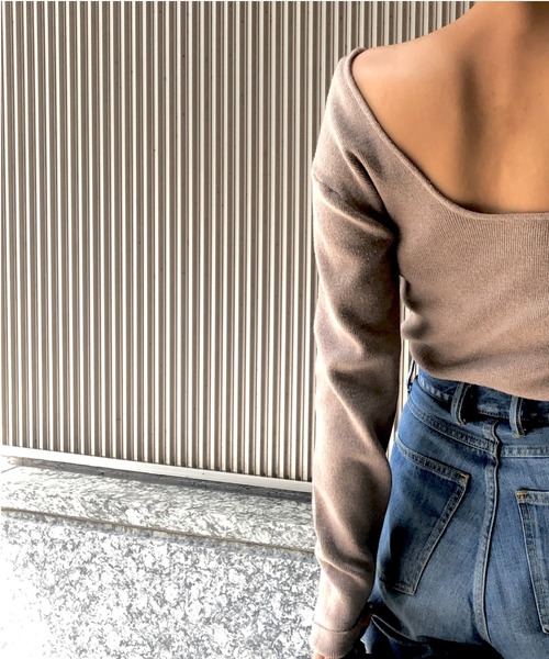 ulu（ウル）の「Back open long sleeve knit（ニット/セーター・レディース・ブラック/モカ/グレイッシュベージュ・FREE）」の3枚目の写真