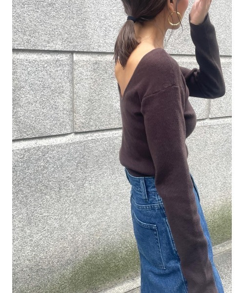 ulu（ウル）の「Back open long sleeve knit（ニット/セーター・レディース・ブラック/モカ/グレイッシュベージュ・FREE）」の15枚目の写真