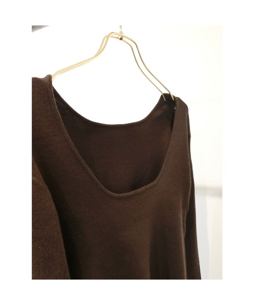 ulu（ウル）の「Back open long sleeve knit（ニット/セーター・レディース・ブラック/モカ/グレイッシュベージュ・FREE）」の16枚目の写真