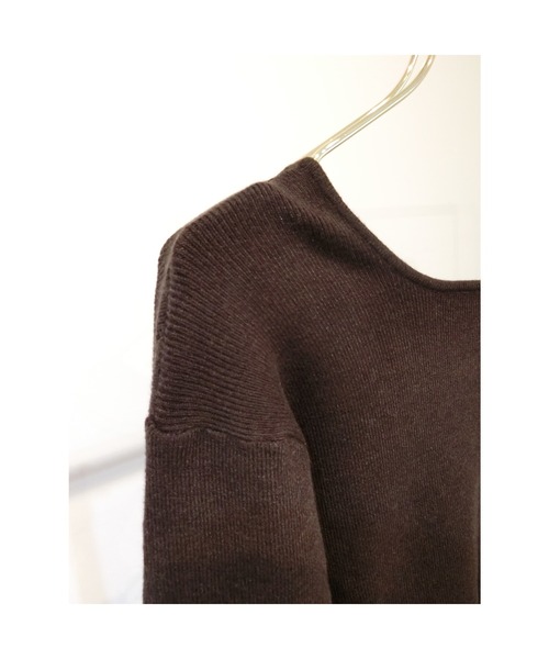 ulu（ウル）の「Back open long sleeve knit（ニット/セーター・レディース・ブラック/モカ/グレイッシュベージュ・FREE）」の21枚目の写真