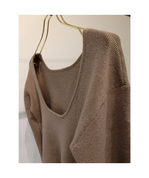 ulu（ウル）の「Back open long sleeve knit（ニット/セーター・レディース・ブラック/モカ/グレイッシュベージュ・FREE）」の5枚目の写真