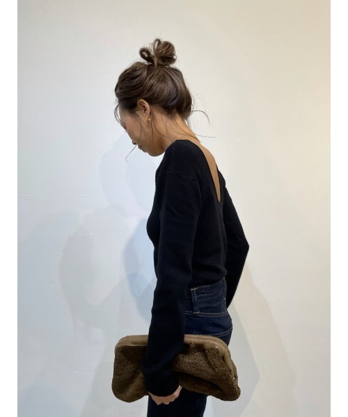 ulu（ウル）の「Back open long sleeve knit（ニット/セーター・レディース・ブラック/モカ/グレイッシュベージュ・FREE）」の17枚目の写真