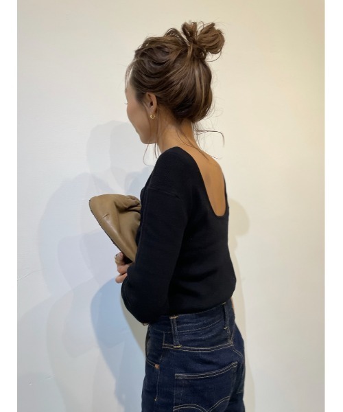 ulu（ウル）の「Back open long sleeve knit（ニット/セーター・レディース・ブラック/モカ/グレイッシュベージュ・FREE）」の22枚目の写真