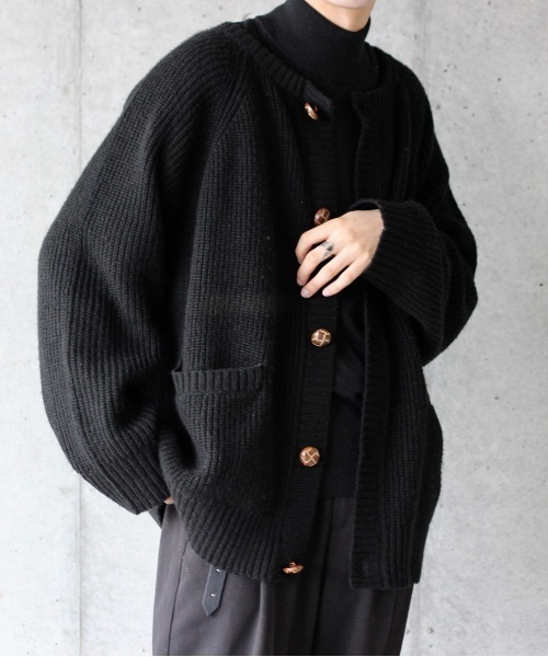 y/m by れぽすけ（イムバイレポスケ）の「ビッグポケットルーズニットカーデ（カーディガン/ボレロ・メンズ・ブラック/グリーン/グレイッシュベージュ・LARGE/MEDIUM）」の2枚目の写真