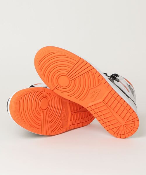 NIKE（ナイキ）の「NIKE AIR JORDAN 1 RETRO HIGH OG 555088-180（スニーカー・メンズ・オレンジ・28cm/27.5cm/26.5cm/27cm）」の3枚目の写真