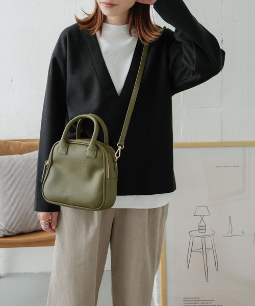 URBAN RESEARCH DOORS（アーバンリサーチドアーズ）の「深Vネックカットプルオーバー（Tシャツ/カットソー・レディース・グレー/ブラック/ブラウン・ONE）」の2枚目の写真