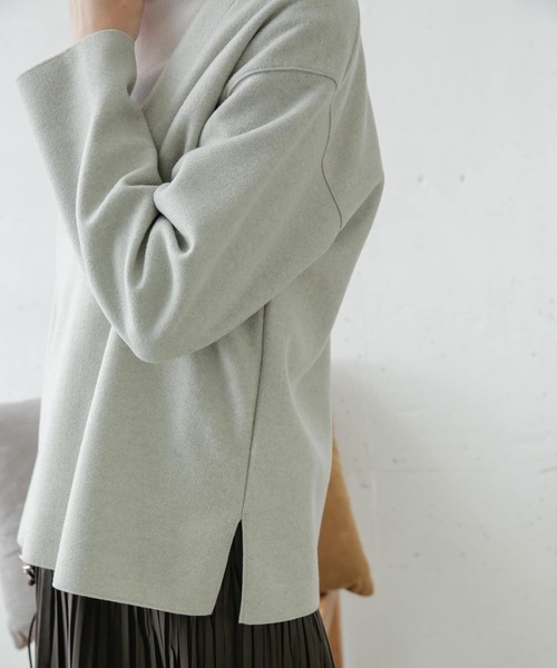 URBAN RESEARCH DOORS（アーバンリサーチドアーズ）の「深Vネックカットプルオーバー（Tシャツ/カットソー・レディース・グレー/ブラック/ブラウン・ONE）」の9枚目の写真