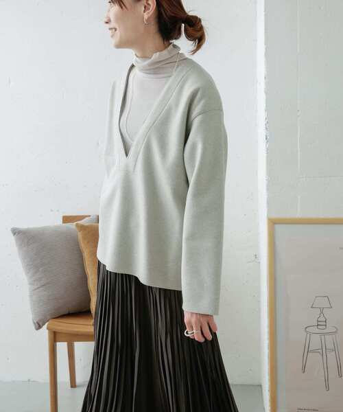 URBAN RESEARCH DOORS（アーバンリサーチドアーズ）の「深Vネックカットプルオーバー（Tシャツ/カットソー・レディース・グレー/ブラック/ブラウン・ONE）」の14枚目の写真