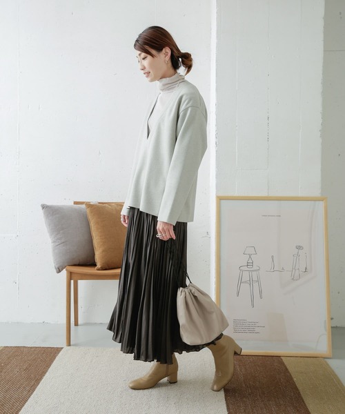 URBAN RESEARCH DOORS（アーバンリサーチドアーズ）の「深Vネックカットプルオーバー（Tシャツ/カットソー・レディース・グレー/ブラック/ブラウン・ONE）」の20枚目の写真