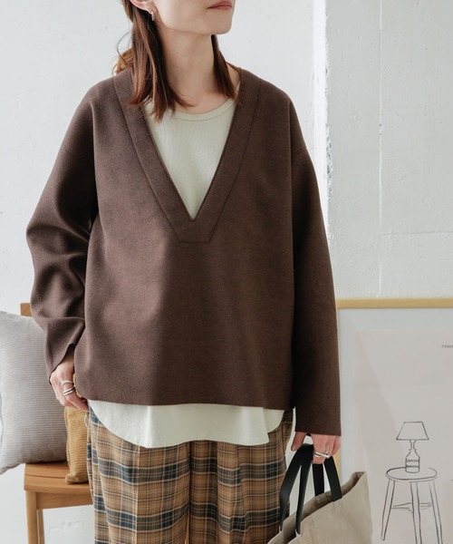 URBAN RESEARCH DOORS（アーバンリサーチドアーズ）の「深Vネックカットプルオーバー（Tシャツ/カットソー・レディース・グレー/ブラック/ブラウン・ONE）」の5枚目の写真