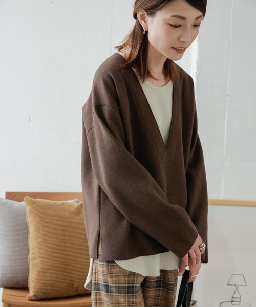 URBAN RESEARCH DOORS（アーバンリサーチドアーズ）の「深Vネックカットプルオーバー（Tシャツ/カットソー・レディース・グレー/ブラック/ブラウン・ONE）」の15枚目の写真