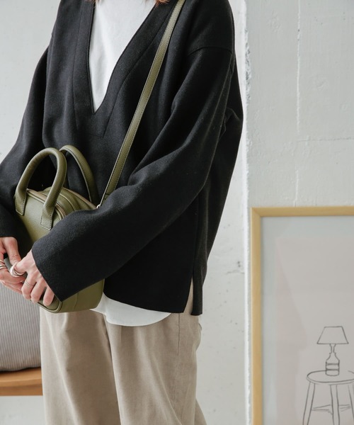 URBAN RESEARCH DOORS（アーバンリサーチドアーズ）の「深Vネックカットプルオーバー（Tシャツ/カットソー・レディース・グレー/ブラック/ブラウン・ONE）」の6枚目の写真