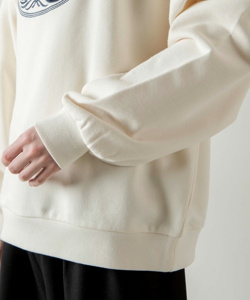 WEGO（ウィゴー）の「WEGO/エンブレムロゴ刺繍プルオーバー（スウェット・メンズ・ナチュラル・MEDIUM/LARGE）」の6枚目の写真