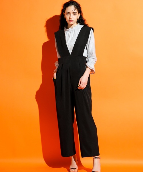 koe（コエ）の「ゆったりサロペット*（サロペット/オーバーオール・レディース・ベージュ/グレー/ブラック・M）」の2枚目の写真