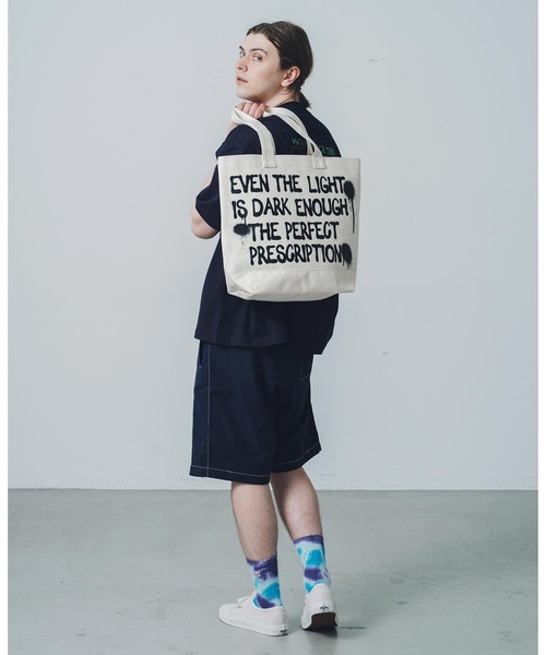 SILAS(サイラス)の「SPRAY LOGO TOTE BAG サイラススプレーロゴトートバッグ(トートバッグ・メンズ・ホワイト/ブラック・ONE SIZE)」の9枚目の写真