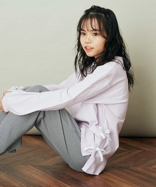 a.v.v（アーヴェヴェ）の「[140-150]【毛玉になりにくい】サイドリボン長袖Tシャツ（Tシャツ/カットソー・キッズ・ライトブルー/ネイビー/ライトパープル・140/150）」の3枚目の写真