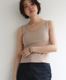 カップ付きバックオープンタンクトップ