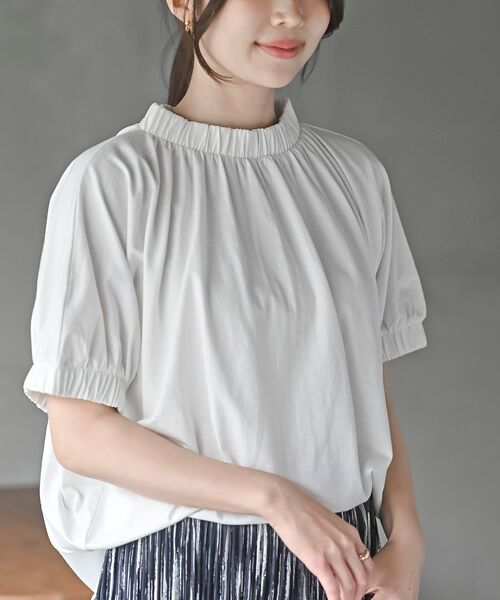 rps（アールピーエス）の「ネック＆スリーブゴム使いＴシャツ（Tシャツ/カットソー・レディース・チャコールグレー/ブラック/オフホワイト/グレイッシュベージュ/ブルー/パープル・M/フリー）」の2枚目の写真