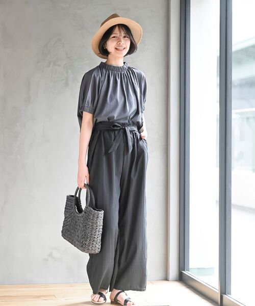 rps（アールピーエス）の「ネック＆スリーブゴム使いＴシャツ（Tシャツ/カットソー・レディース・チャコールグレー/ブラック/オフホワイト/グレイッシュベージュ/ブルー/パープル・M/フリー）」の7枚目の写真