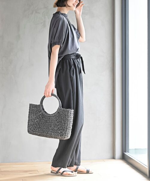 rps（アールピーエス）の「ネック＆スリーブゴム使いＴシャツ（Tシャツ/カットソー・レディース・チャコールグレー/ブラック/オフホワイト/グレイッシュベージュ/ブルー/パープル・M/フリー）」の10枚目の写真