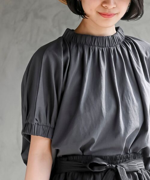 rps（アールピーエス）の「ネック＆スリーブゴム使いＴシャツ（Tシャツ/カットソー・レディース・チャコールグレー/ブラック/オフホワイト/グレイッシュベージュ/ブルー/パープル・M/フリー）」の11枚目の写真