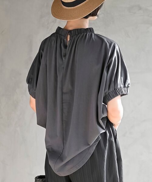 rps（アールピーエス）の「ネック＆スリーブゴム使いＴシャツ（Tシャツ/カットソー・レディース・チャコールグレー/ブラック/オフホワイト/グレイッシュベージュ/ブルー/パープル・M/フリー）」の13枚目の写真