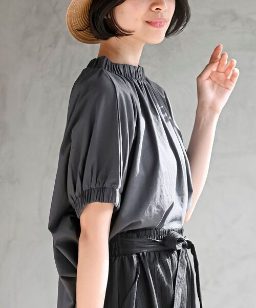 rps（アールピーエス）の「ネック＆スリーブゴム使いＴシャツ（Tシャツ/カットソー・レディース・チャコールグレー/ブラック/オフホワイト/グレイッシュベージュ/ブルー/パープル・M/フリー）」の14枚目の写真