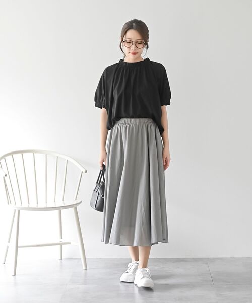 rps（アールピーエス）の「ネック＆スリーブゴム使いＴシャツ（Tシャツ/カットソー・レディース・チャコールグレー/ブラック/オフホワイト/グレイッシュベージュ/ブルー/パープル・M/フリー）」の16枚目の写真