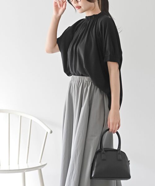 rps（アールピーエス）の「ネック＆スリーブゴム使いＴシャツ（Tシャツ/カットソー・レディース・チャコールグレー/ブラック/オフホワイト/グレイッシュベージュ/ブルー/パープル・M/フリー）」の17枚目の写真