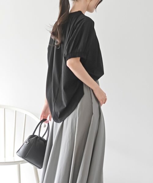 rps（アールピーエス）の「ネック＆スリーブゴム使いＴシャツ（Tシャツ/カットソー・レディース・チャコールグレー/ブラック/オフホワイト/グレイッシュベージュ/ブルー/パープル・M/フリー）」の18枚目の写真