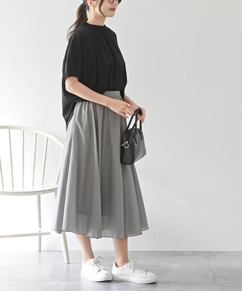 rps（アールピーエス）の「ネック＆スリーブゴム使いＴシャツ（Tシャツ/カットソー・レディース・チャコールグレー/ブラック/オフホワイト/グレイッシュベージュ/ブルー/パープル・M/フリー）」の19枚目の写真